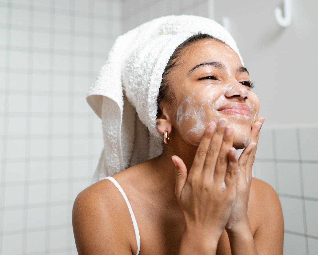 5 Buone Abitudini per una Pelle Radiosa: La Tua Skincare Routine Viso